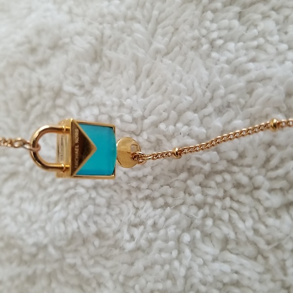 New Michael Kors Mercer Rose Gold Padlock Bracelet - Picture 3 of 8